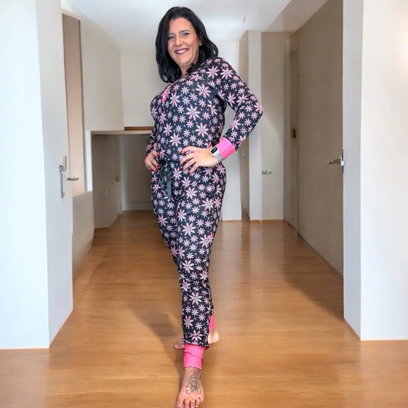 Shirley & Stone jogger pajama lounge set pink‎ snowflake - Picture 2 of 12